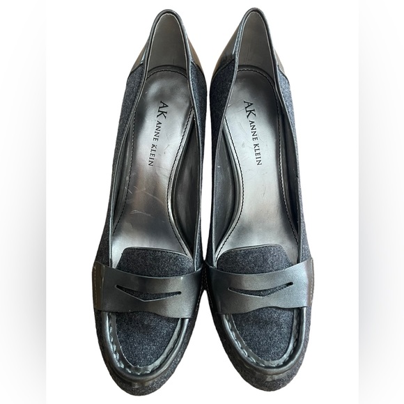 Anne Klein silver and grey wool and leather platform heels. Womens 7.5M - Picture 1 of 8